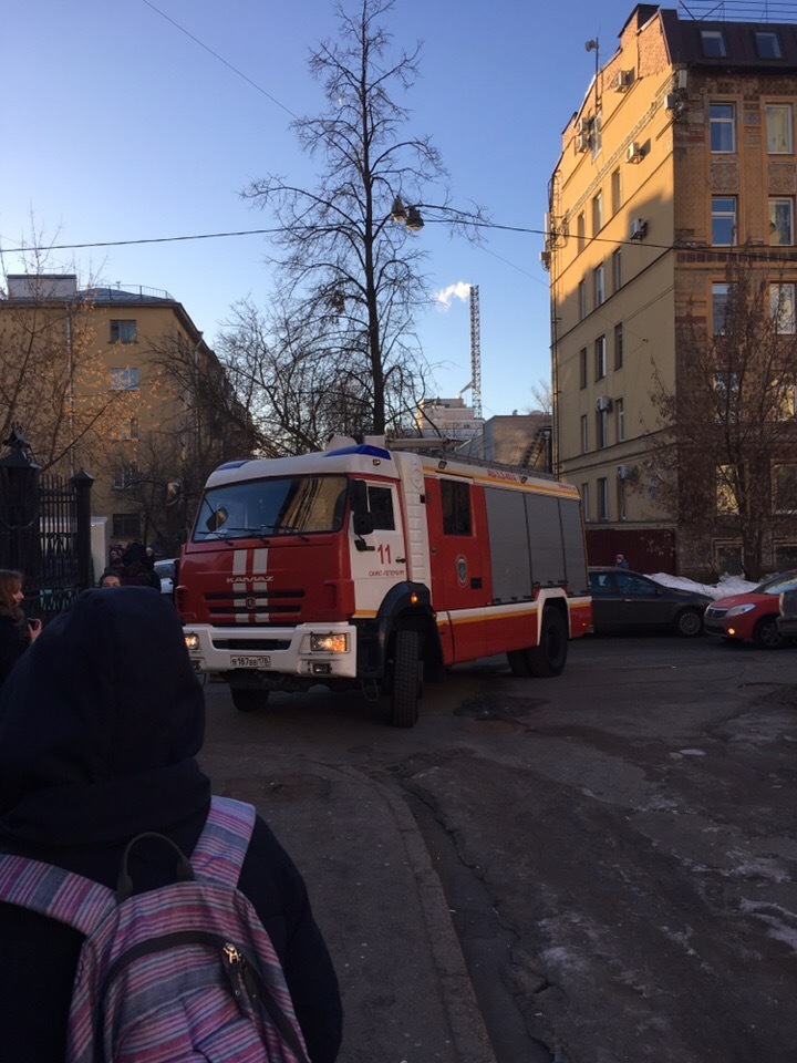 Технический Колледж Управления и Коммерции, первая площадка, метро Выборгская. Б.Сампсониевский пр., д. 61.